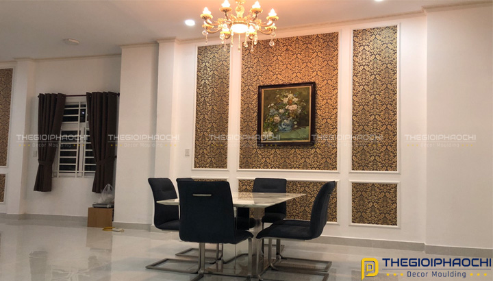 Trang Trí Tường Tân Cổ Điển Nhà Phố Quận 10